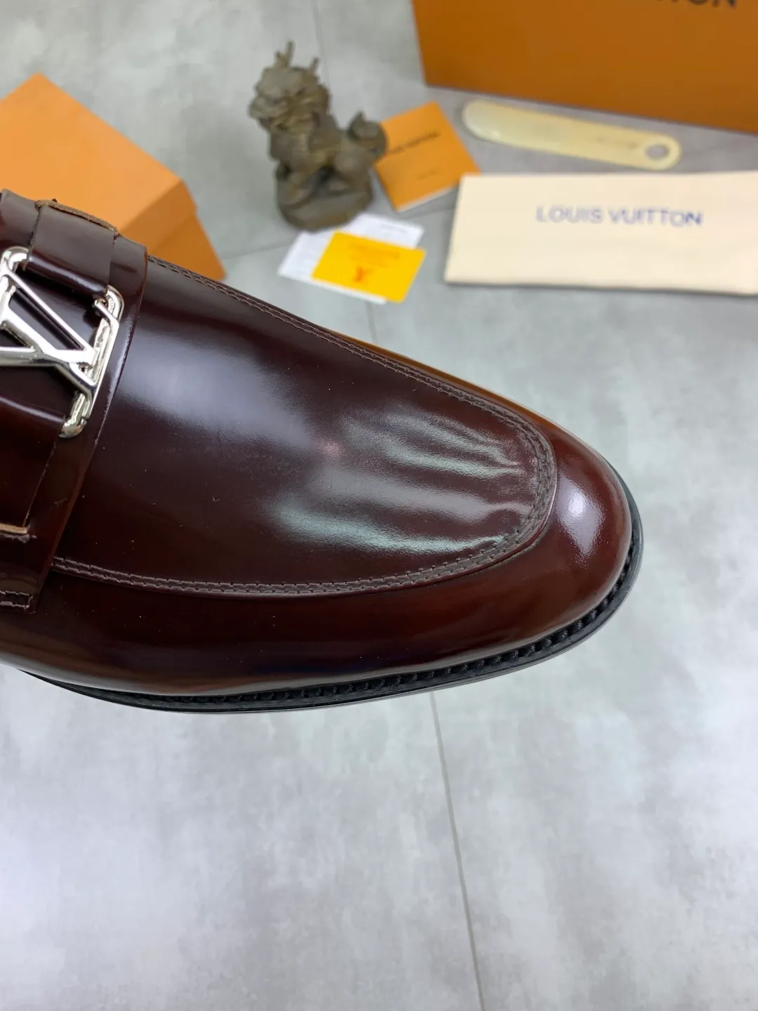 Men's shoes 💰P460💰[New model] Water-dyed cow lining 🆘 LV Louis Vuitton business leather shoes, made of original imported Italian 🇮🇹 calfskin, full cowhide lining, carefully handmade by professional shoemakers, the original version is specially designed for wear-resistant outsole. Standard code: 39-45 5️⃣color🉑️select